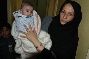 Suriyeli bebek ve anneyi fareler kemirdi