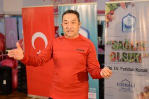 Feridun Kunak, Bursalılara sağlıklı yaşamının şifrelerini anlattı