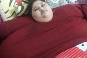 'D&uuml;nyanın en kilolu kadını' ameliyat i&ccedil;in Hindistan'da