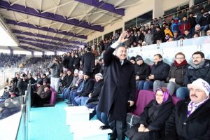 Bakan Eroğlu'nun gol sevinci