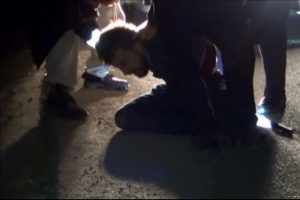 Manisa'da polisin dikkati alkoll&uuml; s&uuml;r&uuml;c&uuml;y&uuml; &ouml;l&uuml;mden kurtardı