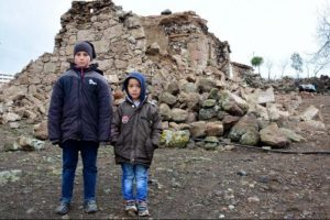 Deprem b&ouml;lgesinde okullar tatil edildi