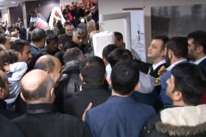Kış g&uuml;n&uuml; dondurma izdihamı