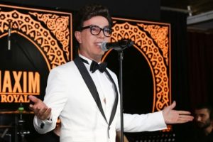 Yılmaz Morg&uuml;l: Aşk gecesindeyiz!