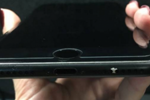 Mat siyah iPhone 7'de b&uuml;y&uuml;k sorun!