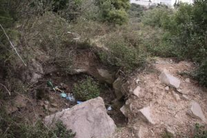 Şehrin g&ouml;beğinde g&uuml;peg&uuml;nd&uuml;z define aradılar
