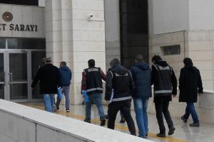 Van'da ter&ouml;r operasyonu: 11 g&ouml;zaltı