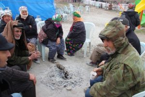 Deprem b&ouml;lgesinde kar yağışı başladı
