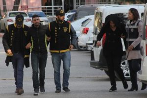 Karı-koca Sevgililer G&uuml;n&uuml;'ne nezarethanede girdi