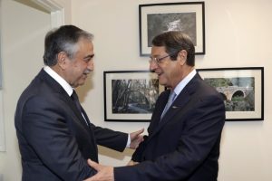 Kıbrıs'ta "Enosis" krizi s&uuml;r&uuml;yor