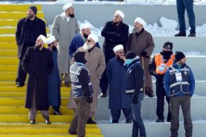 Bursa'dan Erzurum'a gidip Kuran dağıtmak isteyen İsmailağa Cemaati &uuml;yelerine g&uuml;venlik engeli