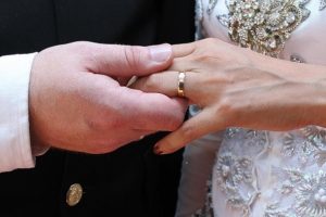 Evlilerin stres hormonu daha d&uuml;ş&uuml;k