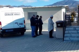 El ele &ouml;l&uuml;me gittiler, 14 Şubat'ta yapayalnız g&ouml;m&uuml;ld&uuml;ler