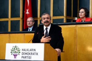 &Ouml;nder'den hodri meydan: Yedi cihan duysun, 'Hayır'ı biz &ouml;rg&uuml;tleyeceğiz