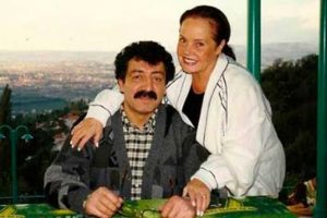 Eşlerini Sevgililer G&uuml;n&uuml;'ne &ouml;zel mektup yazarak andılar