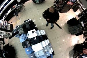 Zonguldak'ın Ereğli il&ccedil;esinde av t&uuml;feği ile mağazayı basıp rastgele ateş a&ccedil;tı