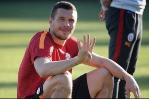 Podolski transferinde flaş gelişme!