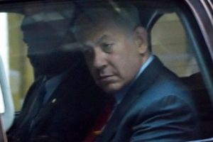 Netanyahu ile g&ouml;r&uuml;şme &ouml;ncesi Trump'tan "iki devletli &ccedil;&ouml;z&uuml;m" a&ccedil;ıklaması