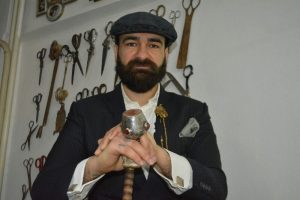 Hobi olarak başladı, sergi a&ccedil;maya hazırlanıyor
