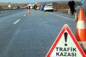 Otomobil ref&uuml;je &ccedil;arptı: 1 &ouml;l&uuml;, 1 yaralı