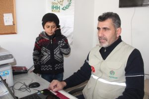 11 yaşındaki Suriyeli m&uuml;ltecilerin dili oldu
