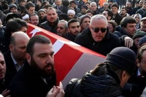 2. Abd&uuml;lhamid'in torunu B&uuml;lent Osman'ın cenazesi omuzda taşınmadı