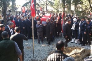 Şehit polis memuru g&ouml;zyaşlarıyla toprağa verildi