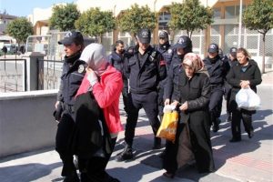 Mersin'de FET&Ouml;, PKK ve DEAŞ ş&uuml;phelisi 49 kişi adliyede