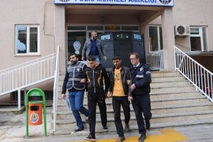 Suriyelilerin tavuk kavgası cinayetle bitti