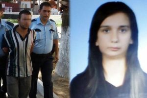 Sokak ortasından karısını boğazından bı&ccedil;akladı!