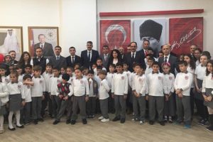 Katar'daki T&uuml;rk Okulu'nu S&ouml;zc&uuml; Kalın a&ccedil;tı