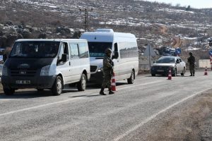 Yolcu minib&uuml;s&uuml;ne kurşun isabet etti