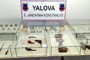 Jandarma ş&uuml;phelenip durdurdu: İ&ccedil;inden &ccedil;ıkanlar şok etti