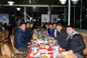 İneg&ouml;l Belediye Başkanı Alinur Aktaş şampiyonları ağırladı