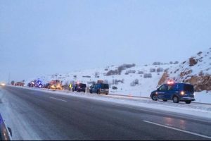 Kayseri'de yolcu otob&uuml;s&uuml; devrildi: 21 yaralı