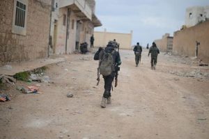 İngiliz komutandan El Bab a&ccedil;ıklaması: "Yakında tamamen kurtarılmasını bekliyoruz"