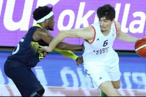 Anadolu Efes, Fenerbah&ccedil;e'yi eledi