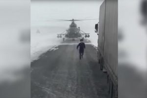Helikopteri yola indirip adres sordu
