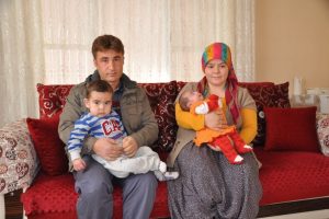 Mersin'de "Kelebek" kardeşler yardım bekliyor