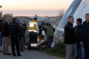 Antalya'da midib&uuml;s devrildi: Yaralılar var