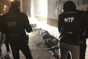Adana'da 2 'torbacı' yakalandı!