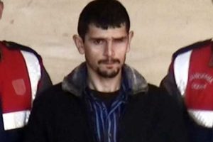 G&ouml;z&uuml;n&uuml;n intikamını boğazını keserek almış