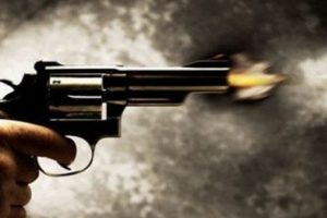 Boşandığı karısını vurarak &ouml;ld&uuml;rd&uuml;!