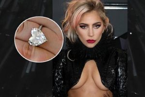 Lady Gaga y&uuml;z&uuml;ğ&uuml; geri verdi