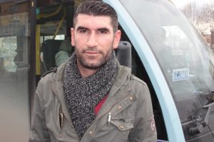 Minib&uuml;s şof&ouml;r&uuml; baş&ouml;rt&uuml;l&uuml; kıza saldırıyı anlattı