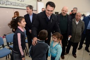 Bursa'da Suriyeli &ccedil;ocuklara yardım