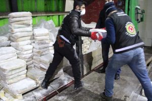 İran sınırında 60 milyon TL değerinde eroin ele ge&ccedil;irildi