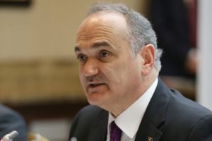 Faruk &Ouml;zl&uuml;: "2016'da otomobil satışları 757 bine y&uuml;kseldi"