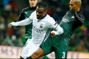 Emenike 2 ay sonra sahaya &ccedil;ıktı
