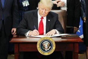 Trump: Yeni g&ouml;&ccedil;men kararnamesi haftaya &ccedil;ıkacak